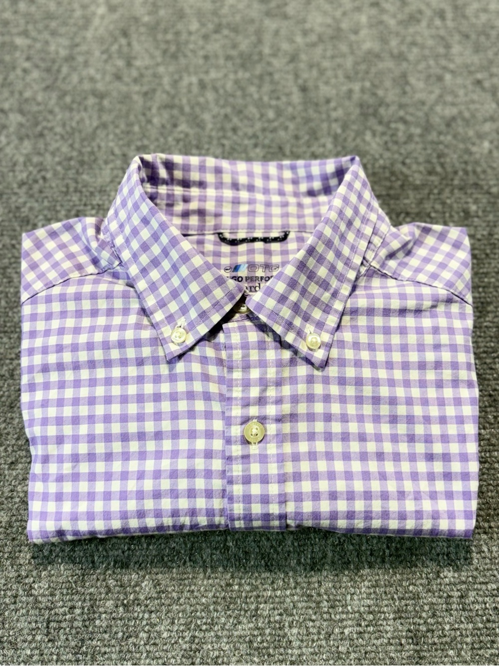 Vineyard Vines Shirt Men Medium
Purple Check On-The-Go Performance
Button Down